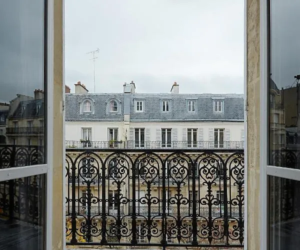 Veeve - Emerald Exuberance Apartment Paris